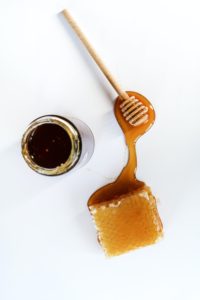 Best Manuka Honey slathered on table